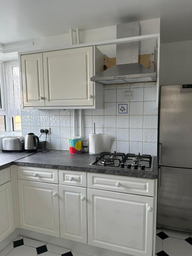 Spacious 2 Bed Flat Barking  Exteriör bild